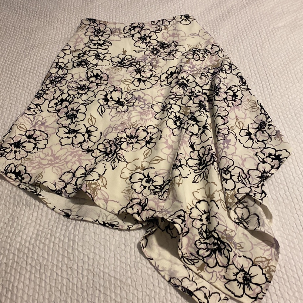 White House Black Market Beautiful floral skirt